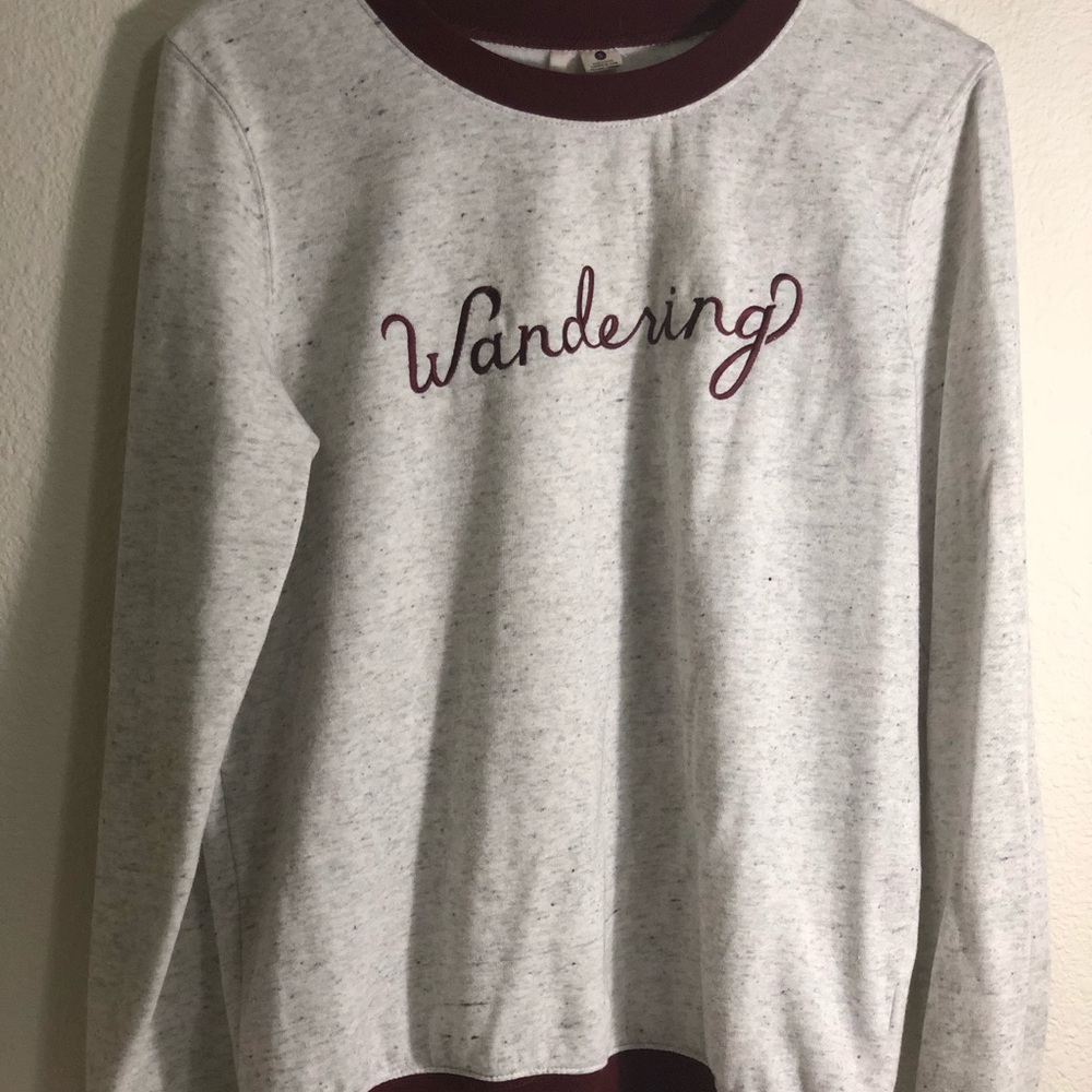 Sweater / crew neck